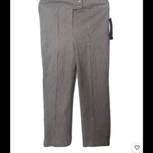 Women’s  Cropped Stretch Pants Seersucker Size 10 New With Tag EB01